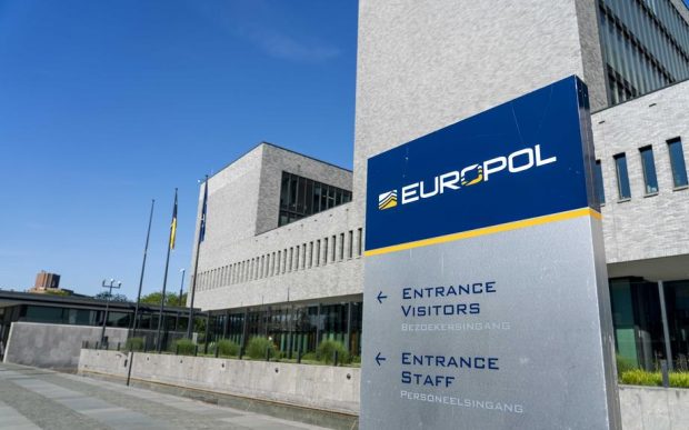 Un român se află pe lista celor mai căutați 62 de infractori, publicată de Europol