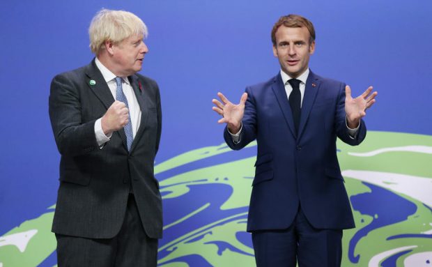 Macron l-a numit „clovn” pe Boris Johnson într-o discuție privată. „Este mereu același circ”