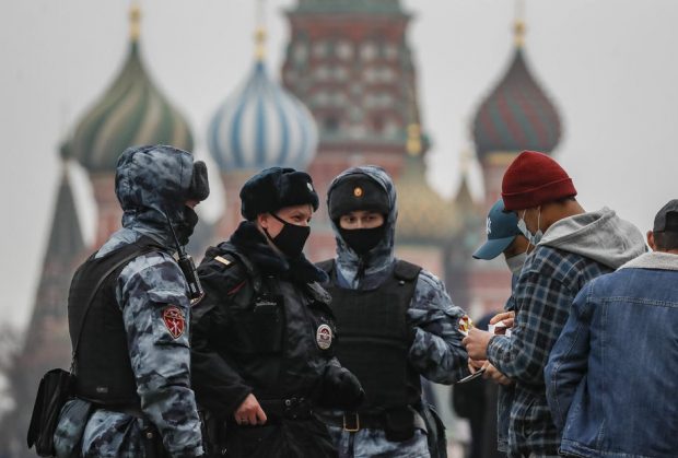 Două persoane au murit și trei au fost rănite, după ce un bărbat a deschis focul într-un centru comercial din Moscova