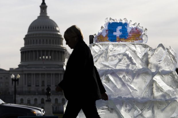 Facebook, rețeaua de socializare în care americanii au cea mai mică încredere