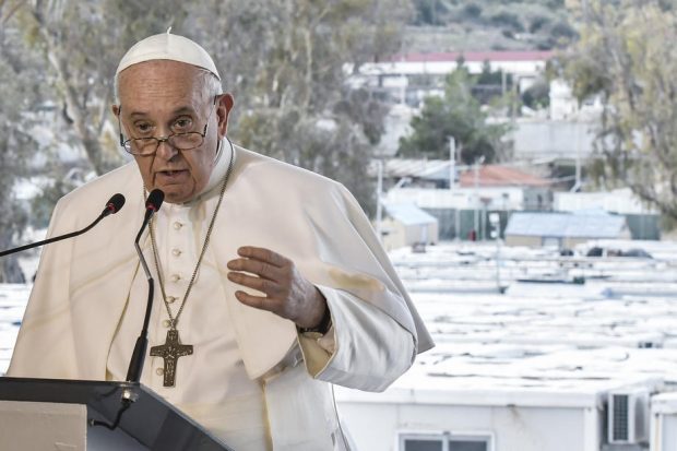 Papa Francisc critică felul în care Europa îi tratează pe migranți: „Este uşor să influenţezi opinia publică prin insuflarea fricii de celălalt”