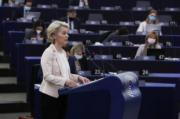 Omicron ar putea fi varianta dominantă în Europa în mai puțin de o lună, avertizează șefa Comisiei Europene