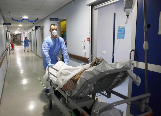Cum se manifestă Omicron la persoanele vaccinate. Precizările mai multor medici din Capitală