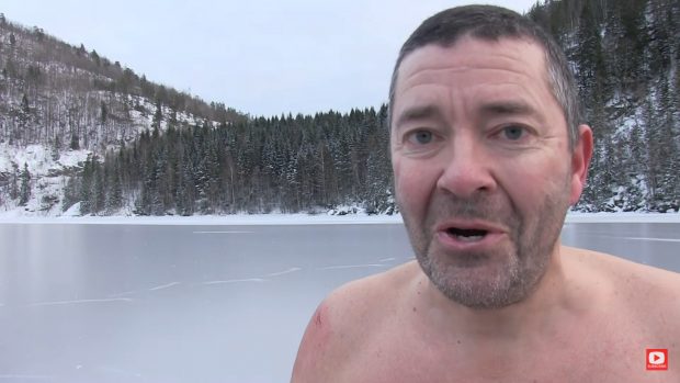 Un youtuber din Norvegia a murit după ce a căzut într-un lac înghețat, în timp ce filma un videoclip pentru canalul său