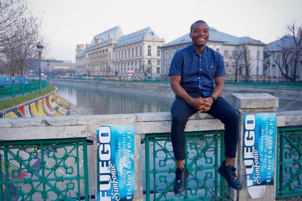Viața unui african, confruntat cu rasismul unora dintre români: „Nu e normal să te comporți ca un sălbatic, dar i-am iertat”. Cum a devenit fan Fuego