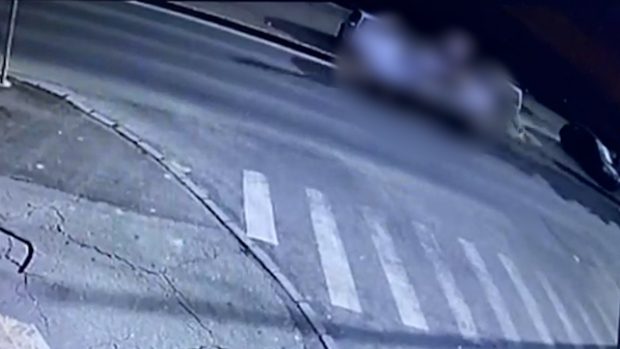 Primele imagini din momentul accidentului în care o fată a murit lovită cu mașina de un polițist