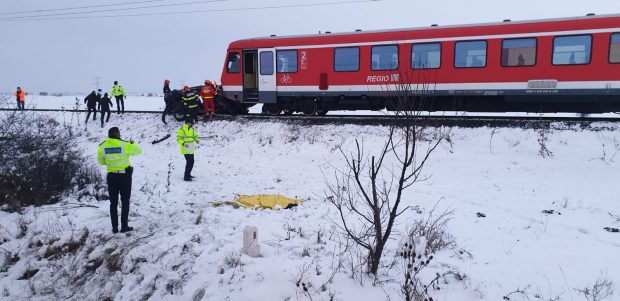 Tânără decedată, în Arad, după ce mașina pe care o conducea a fost spulberată de tren