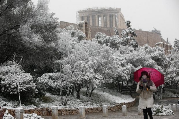 Grecia, paralizată de căderi abundente de zăpadă. Transporturile au fost suspendate, școlile au fost închise