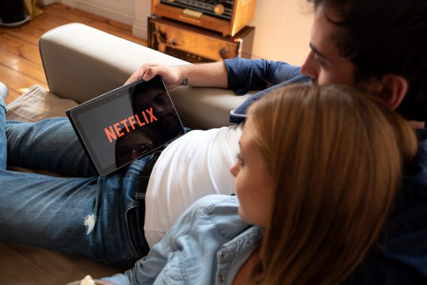 De ce are Netflix probleme, deși are sute de milioane de abonați în întreaga lume