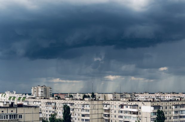 Care e legătura dintre restricțiile dure impuse la începutul pandemiei și faptul că au fost mai puține furtuni cu fulgere în 2020. Explicațiile cercetătorilor