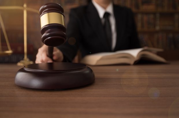 Judecătorul a două mari dosare de corupție din sănătate s-a pensionat la 49 de ani, înainte de verdict. Ce se întâmplă cu cele două cazuri