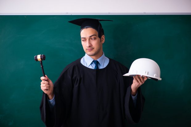 Sfaturile unui consilier în carieră pentru părinții care aleg facultatea copiilor: Să-i îndrume, dar să nu îi influențeze în mod direct