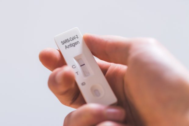 Germania analizează dacă testele rapide antigen sunt eficiente în detectarea Omicron