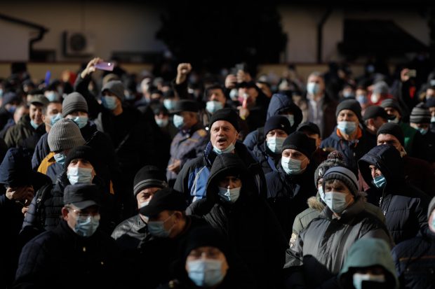 Protest al angajaților STB față de condițiile de muncă. „Autobuzele au aceleași anvelope de ani”