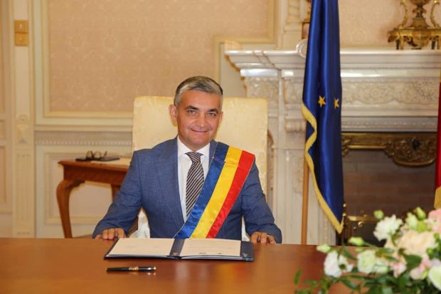 Primarul din Sinaia, confirmat cu varianta Omicron: „Continui munca de la distanţă”