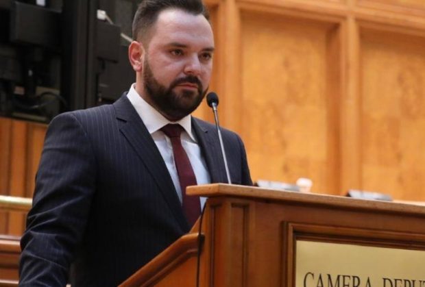 Piedone junior și-a publicat CV-ul. Unde a făcut facultatea și cum se recomandă: „Capacitate foarte bună de comunicare cu diverse părţi interesate”