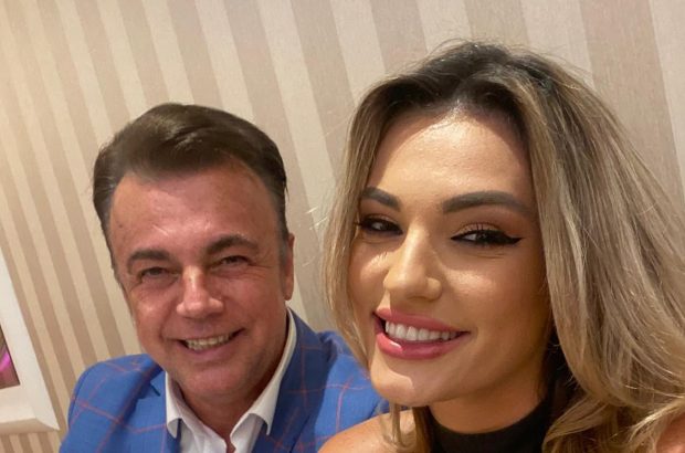 Adrian Enache și fiica lui, Diana, nu au mai putut pleca în America. Aveau de susținut mai multe spectacole. „Nu a fost să fie”