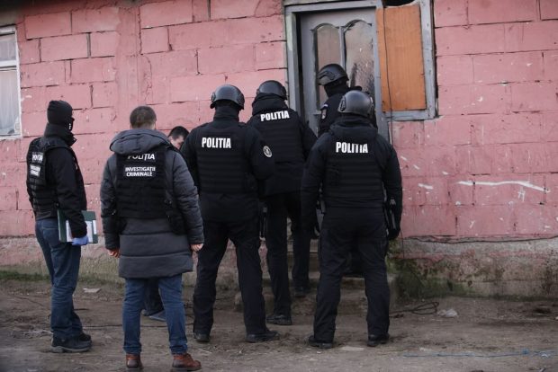 Percheziții într-un dosar de camătă şi şantaj în Ialomița. Prejudiciul e de 100.000 de lei