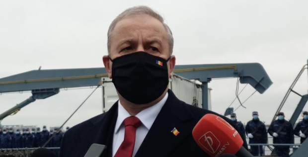 Cum explică Vasile Dîncu faptul că a purtat o mască textilă, deşi nu avea voie: Erau două măști lipite „în regie proprie”