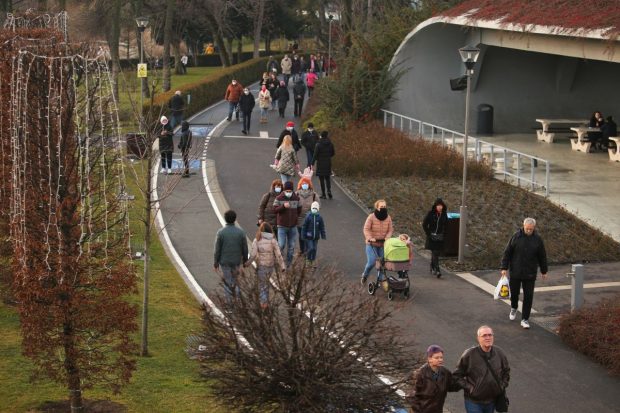 Vreme neobișnuit de caldă în următoarele zile. Prognoza meteo pentru fiecare regiune a țării
