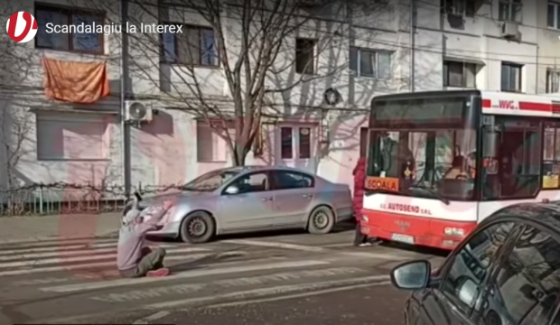 Un bărbat aflat în carantină a blocat circulația pe o stradă din Vaslui, după ce și-a pierdut banii la păcănele