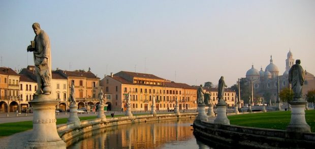 Controverse la Padova, după ce doi consilieri au solicitat ridicarea unei sculpturi a Elenei Piscopia printre 78 de figuri masculine