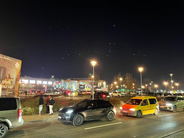 Amenințare falsă cu bombă la Băneasa Shopping City. Sute de clienți au fost evacuați pentru a permite pirotehniștilor să intervină