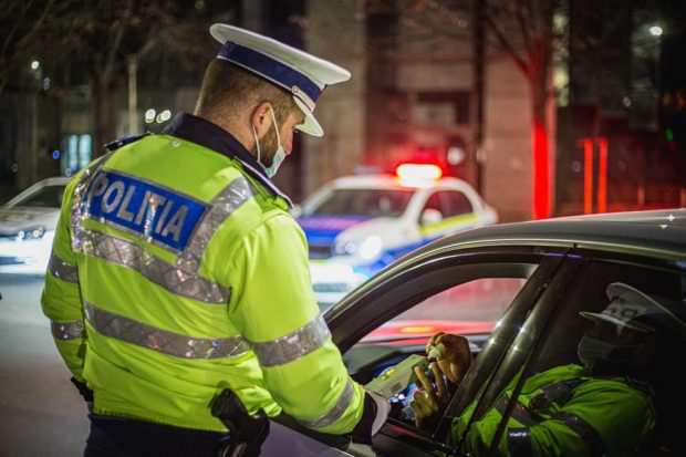 Rugămintea unui livrator de mâncare, prins drogat la volan, către polițist: „Du-mă și pe mine, că face ăla reclamație”
