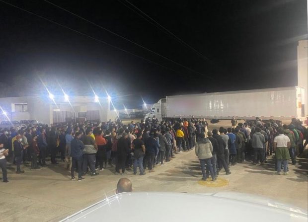 359 de migranți înghesuiți într-un singur camion, 55 dintre ei erau copii neînsoțiți. Tranzitau Mexic, spre Statele Unite