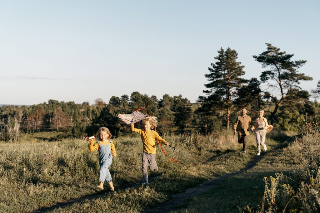 Românii, pe locul I la consumul de tehnologie și la lipsa contactului cu natura, din opt țări europene