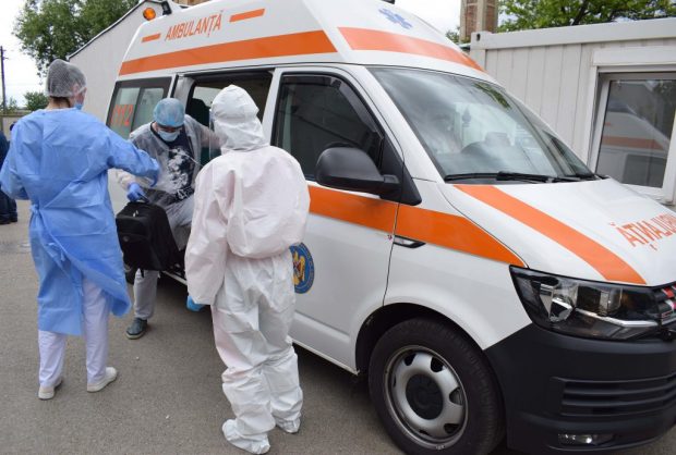 14 elevi din Timiș, infectați cu Covid după ce au fost într-o tabără la schi, în Serbia