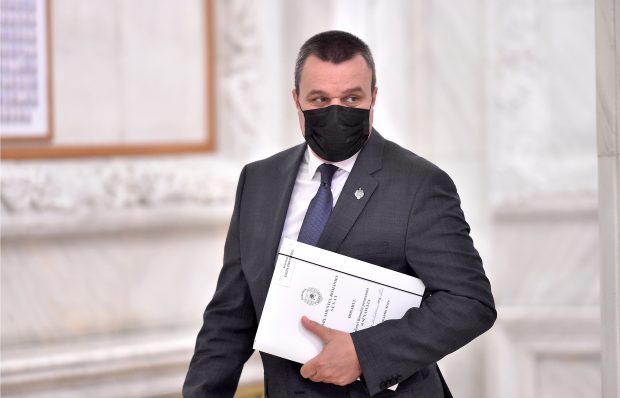 Eugen Pîrvulescu, trimis în judecată de DNA. Senatorul PNL, acuzat că a aflat subiectul unui concurs și l-a dat mai departe unor candidați