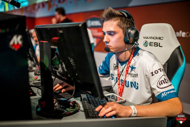 Campion român de counter-strike, moarte misterioasă în Rusia, unde se dusese să-și vadă iubita. Alex a căzut de la etajul 9: „L-au ucis!”