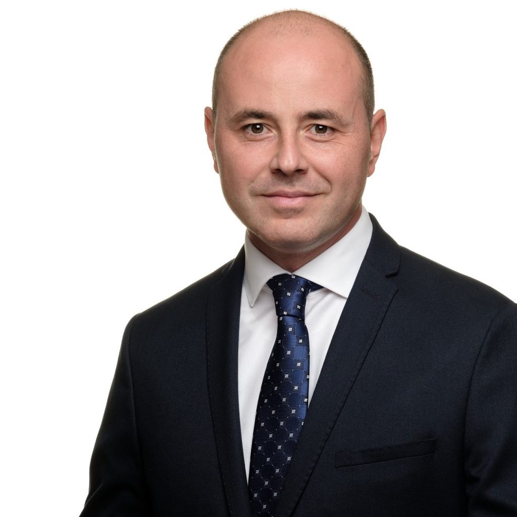 Armata de consilieri a generalului Ciucă. Cine sunt oamenii care îi dau sfaturi premierului