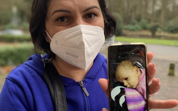 Mamă româncă, distrusă de moartea fiicei ei de doar 3 luni: „Era atât de moale…” Descoperirea teribilă a medicilor germani
