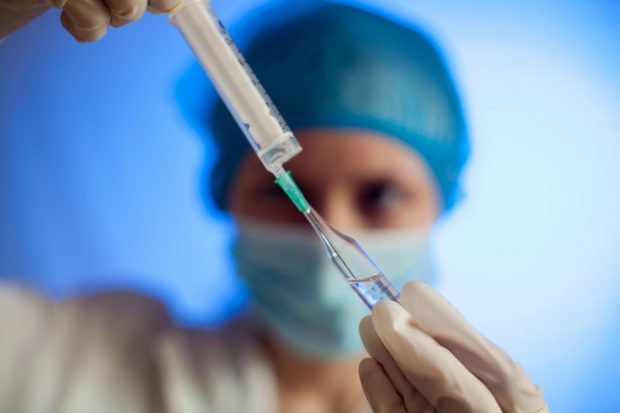 O asistentă medicală și-a scos certificat de deces și incinerare fals, ca să scape după ce a păcălit o colegă româncă, în Franța