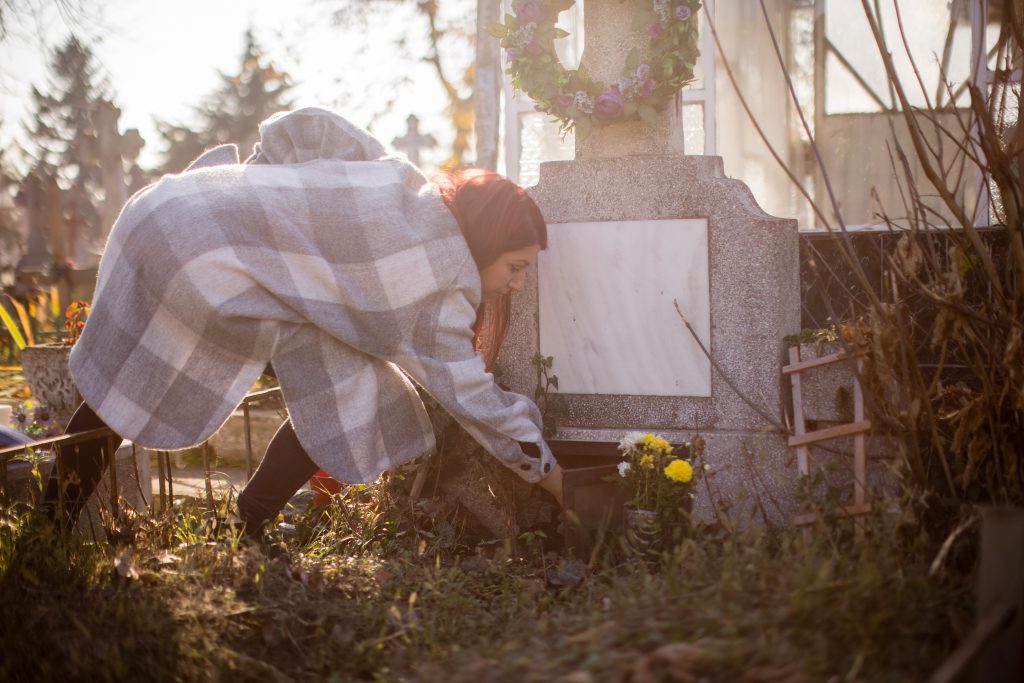 Drumul lung al vindecării, după moartea unui părinte: „Mi-a fost greu să o pierd pe mama, dar oare ei nu i-a fost greu să moară?”