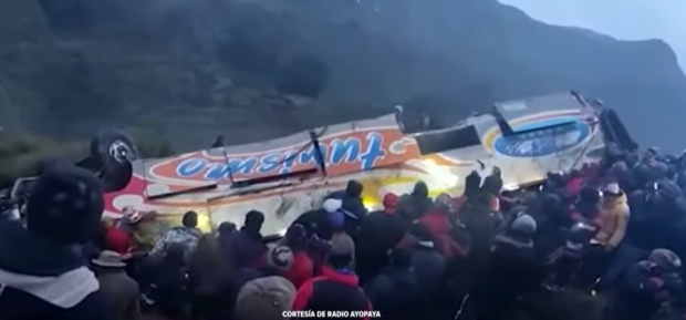 Cel puțin 11 persoane au murit în Bolivia, după ce un autocar a căzut în gol într-o prăpastie de 400 de metri