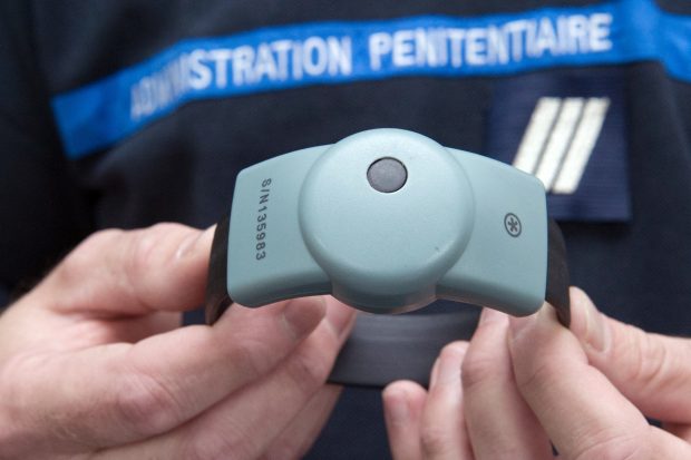 Poliţia Capitalei anunţă primul caz de folosire a brăţării electronice de supraveghere