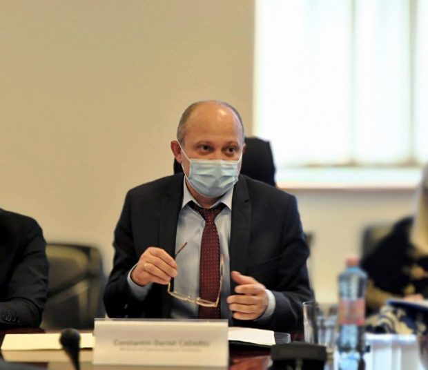 Ministrul Turismului, după scandalul standului României de la New York: Până acum, premierul Ciucă nu mi-a cerut demisia