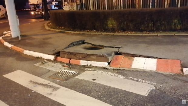 Două explozii au aruncat în aer capace de canal în Sibiu. Au intervenit pompierii și poliția