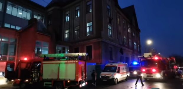 Incendiu la Spitalul Judeţean Satu Mare. Focul a fost stins până la venirea pompierilor