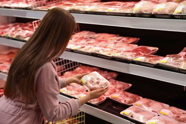 Piept de pui cu Salmonella și pizza contaminată cu metal, retrase de la vânzare. Ce magazine le comercializau