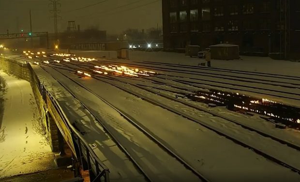 VIDEO | Flăcări pe șinele de tren, la Chicago, în mijlocul iernii
