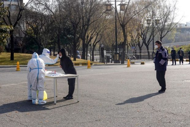 „Banalitatea răului”: milioane de oameni aplică zelos politicile dure COVID ale statului chinez, indiferent de costul lor