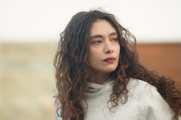 Cine e Neslihan Atagül, actrița principală din serialul „Fiica ambasadorului”. S-a căsătorit la doar 23 de ani