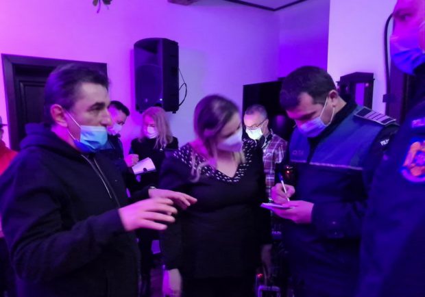 „Suntem în team-building” – explicația managerului spitalului din Beiuș, după ce poliția i-a „spart” petrecerea