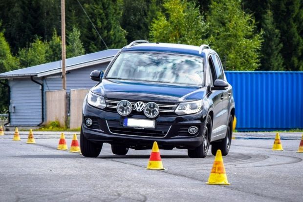 Ce este conducerea defensivă. Ce presupun cursurile de conducere defensivă