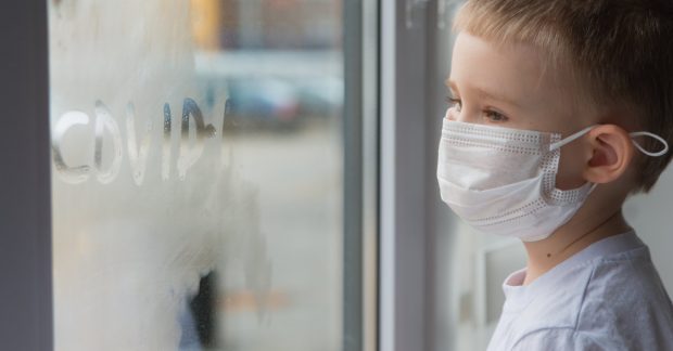 SUA se confruntă cu o creștere a internărilor copiilor infectați cu coronavirus care nu pot fi încă vaccinați