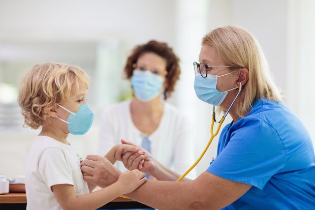 Cu ce sechele pot rămâne copiii care fac COVID. Avertismentul medicului Mihai Craiu